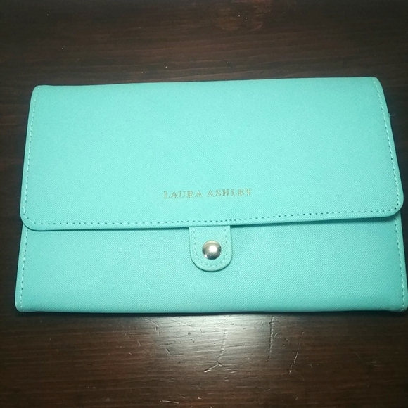 Laura Ashley Womens Green Casual Travel Passport Wallet Clutch Organizer - Picture 1 of 8